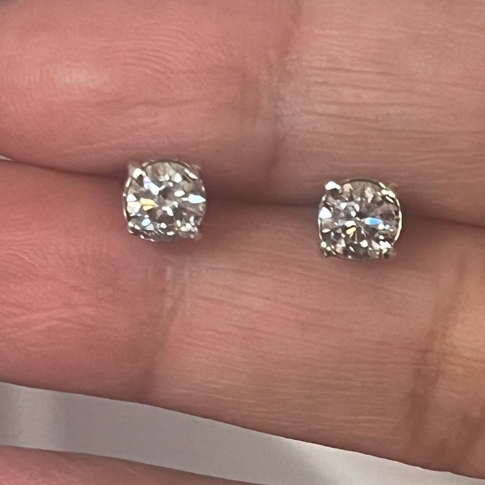 10k lab diamond stud earrings. 1.10 cts in total .